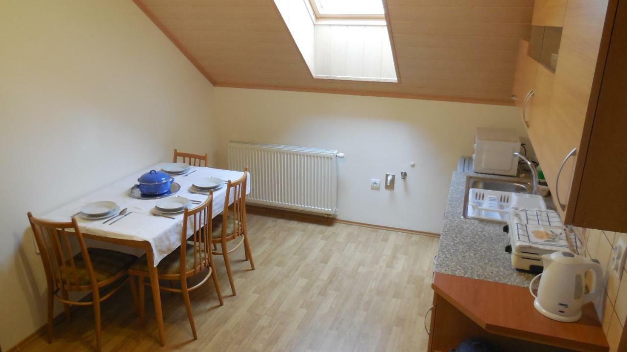 Privat Pod Kostolom - Ubytovanie Valča Exterior foto